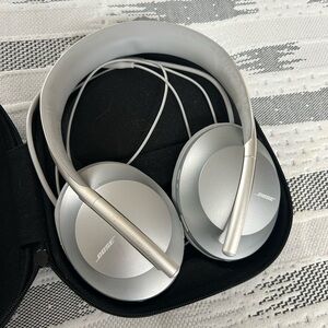Bose 700 Noise cancelling Headphone Bluetooth with microphone - Silver